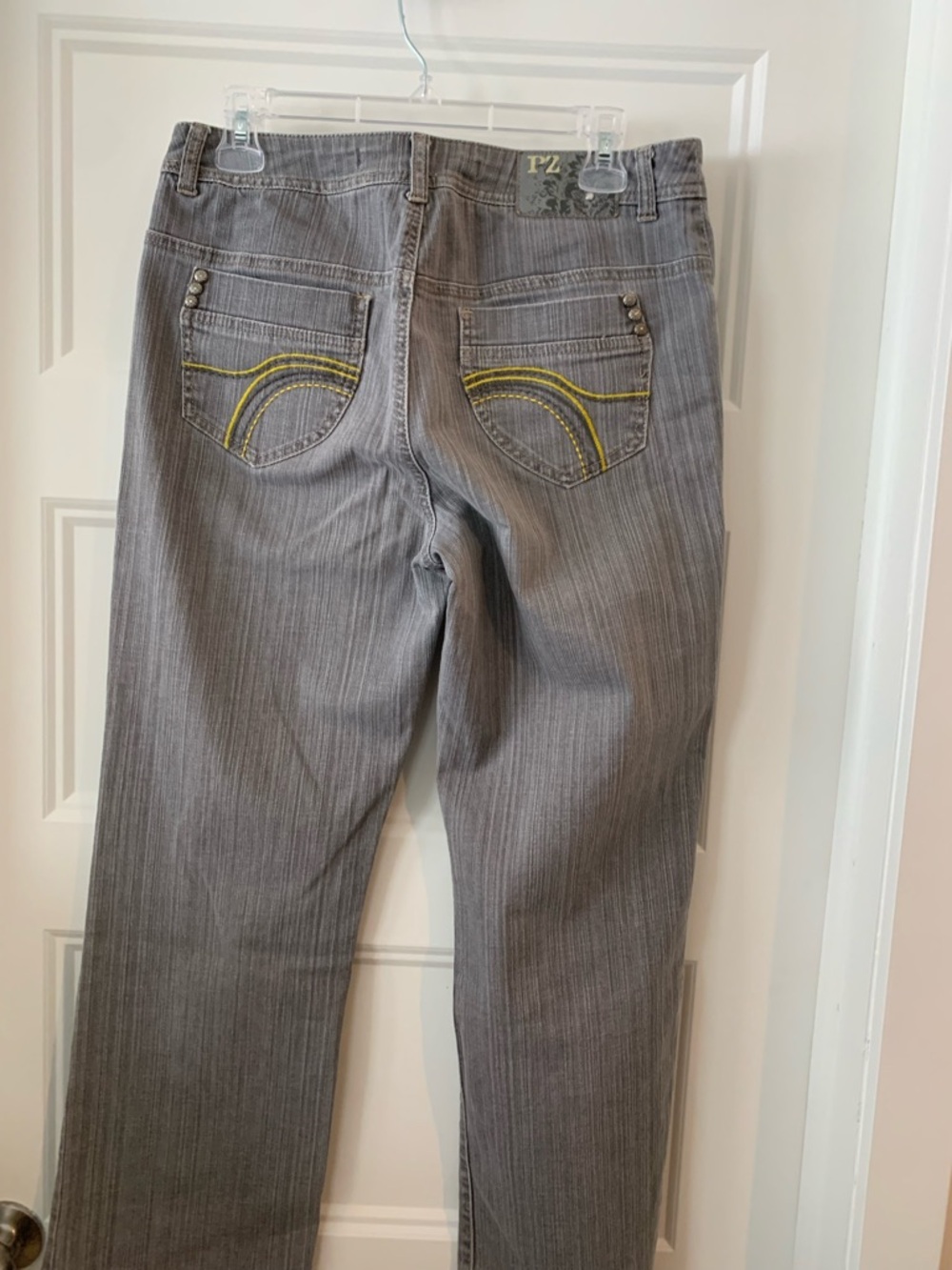 Point Zero Women’s Gray Straight-Leg Jeans - Picture 4 of 4